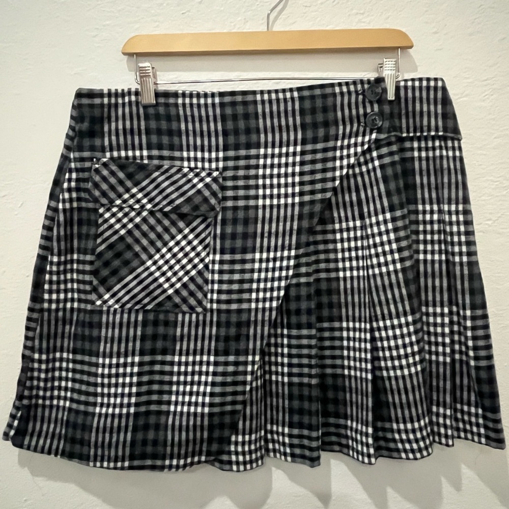Topshop pleated check mini skirt in mono check Size 14